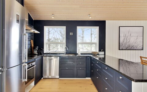 Heraldina - 1Km from the Sea: Cucina, Legna, Pavimentazione, Controsoffitto, Pavimento In Legno, Cabinetry, Mobilia, Interior Design, Elettrodomestico Da Cucina, Pavimento