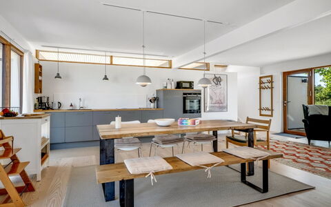 Mumme - 700M from the Sea: Mobilia, Interior Design, Pavimentazione, Pavimento, Legna, Tavolo, Cucina & Sala Da Pranzo Tavolo, Sedia, Soffitto, Cucina