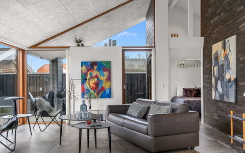Aaran - 700M from the Sea: Interior Design, Mobilia, Pavimentazione, Legna, Pavimento, Divano, Soggiorno, Soffitto, Casa, Illuminazione