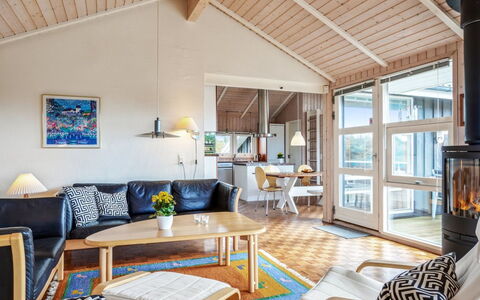 Franzisca - 700M from the Sea: Legna, Interior Design, Mobilia, Pavimentazione, Soggiorno, Casa, Pavimento, Soffitto, Divano, Sedia