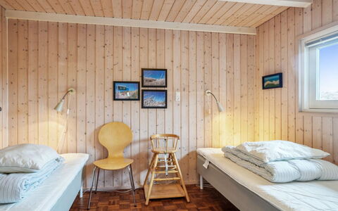 Franzisca - 700M from the Sea: Camera Da Letto, Letto, Legna, Interior Design, Pavimento, Pavimentazione, Lenzuolo, Soffitto, Mobilia, Bedding