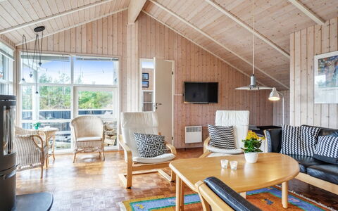 Franzisca - 700M from the Sea: Legna, Interior Design, Soffitto, Mobilia, Casa, Pavimento, Pavimentazione, Porta, Villetta, Soggiorno