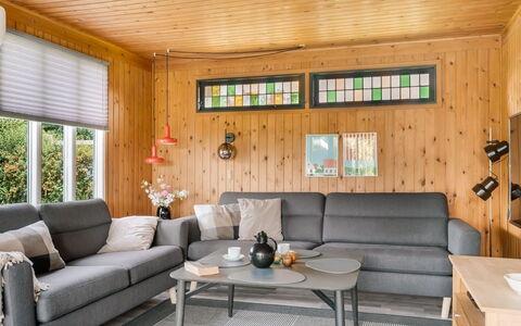 Stygge - 300M from the Sea: Mobilia, Interior Design, Divano, Pavimentazione, Legna, Soggiorno, Pavimento, Camera, Soffitto, Tavolo