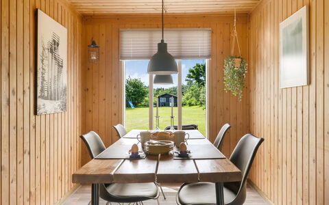 Stygge - 300M from the Sea: Mobilia, Interior Design, Pavimentazione, Legna, Pavimento, Tavolo, Soffitto, Cucina & Sala Da Pranzo Tavolo, Sala Da Pranzo, Lampada