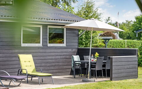 Stygge - 300M from the Sea: Legna, Mobili Da Esterno, Latifoglie, Plank, Mobilia, Color Legno, Deck, Giardino, Shade, Tavolo Esterno