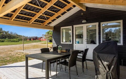 Thorsten - 500M from the Sea: Legna, Portico, Casa, Tetto, Villetta, Raccordo, Porta, Shade, Color Legno, Latifoglie