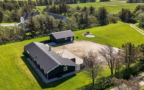 Thorsten - 500M from the Sea: Erba, Casa, Tetto, Casa, Plain, Paesaggio, Area Rurale, Zona Residenziale, Lotto, Villetta
