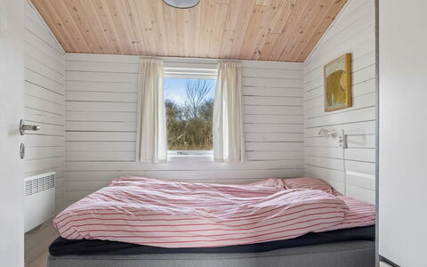 Thorsten - 500M from the Sea: Legna, Pavimento, Pavimentazione, Camera Da Letto, Interior Design, Soffitto, Letto, Casa, Camera, Bedding