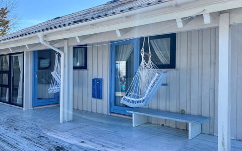 Ilenia - 150M from the Sea: Mobilia, Interior Design, Pavimentazione, Legna, Pavimento, Soffitto, Pavimento In Legno, Sedia, Tavolo, Illuminazione