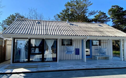 Ilenia - 150M from the Sea: Mobilia, Interior Design, Pavimentazione, Legna, Pavimento, Soffitto, Pavimento In Legno, Sedia, Tavolo, Illuminazione