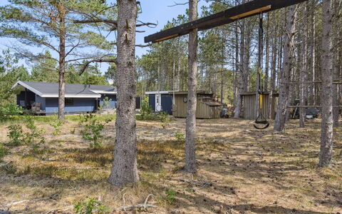 Andy - 600M from the Sea: Architettura, Tetto, Casa, Materiale Composito, Illuminazione Diurna, Raccordo, Driveway