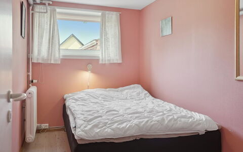 Gisella - 1.2Km from the Sea: Letto, Camera Da Letto, Bedding, Lenzuolo, Parete, Interior Design, Biancheria, Pavimento, Mobilia, Camera
