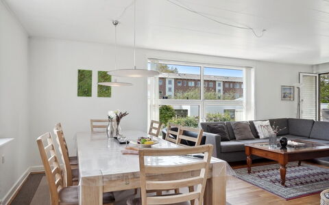 Gisella - 1.2Km from the Sea: Mobilia, Interior Design, Pavimentazione, Pavimento, Parete, Sedia, Tavolo, Sala Da Pranzo, Legna, Soffitto