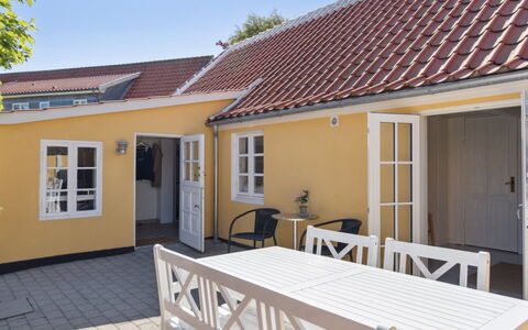 Algeth - 200M from the Sea: Zona Residenziale, Tetto, Sobborgo, Driveway, Estate, Camino
