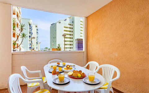 Mar de Oropesa i: Mobilia, Legna, Interior Design, Architettura, Scaffalature, Sedia, Pavimento, Immobiliare, Fascio, Latifoglie
