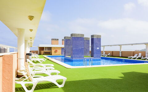 Mar de Oropesa i: Mobilia, Legna, Interior Design, Architettura, Scaffalature, Sedia, Pavimento, Immobiliare, Fascio, Latifoglie