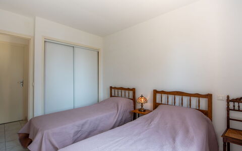 Ténérife: Mobilia, Legna, Interior Design, Architettura, Scaffalature, Sedia, Pavimento, Immobiliare, Fascio, Latifoglie