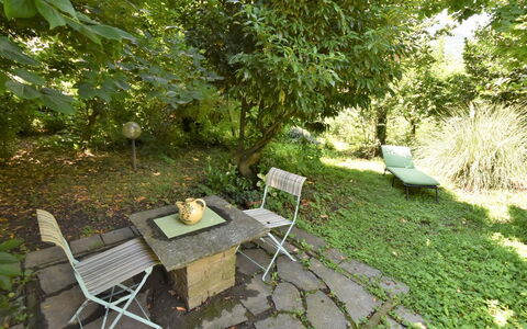 La Casa del Nonno: Mobilia, Legna, Interior Design, Architettura, Scaffalature, Sedia, Pavimento, Immobiliare, Fascio, Latifoglie