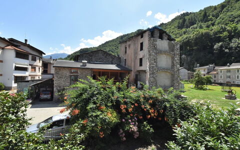 La Casa del Nonno: Mobilia, Legna, Interior Design, Architettura, Scaffalature, Sedia, Pavimento, Immobiliare, Fascio, Latifoglie