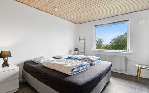 Kolle - 3.2Km from the Sea: Letto, Interior Design, Camera Da Letto, Parete, Bedding, Lenzuolo, Pavimentazione, Soffitto, Legna, Pavimento