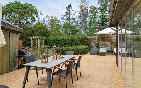 Randulf - 250M from the Sea: Legna, Tetto, Architettura, Casa, Casa, Villetta, Raccordo, Latifoglie, Pendenza, Estate