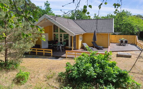 Anly - 250M from the Sea: Tetto, Casa, Porta, Villetta, Shade, Raccordo, Cortile, Estate, Backyard