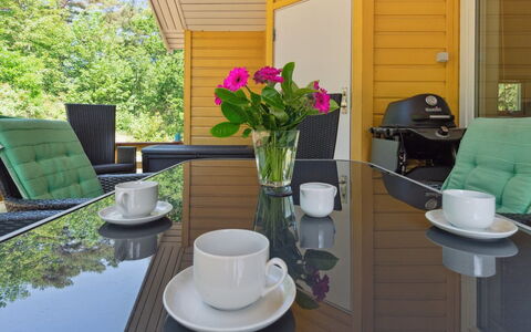 Anly - 250M from the Sea: Tetto, Casa, Porta, Villetta, Shade, Raccordo, Cortile, Estate, Backyard