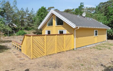 Anly - 250M from the Sea: Tetto, Casa, Porta, Villetta, Shade, Raccordo, Cortile, Estate, Backyard