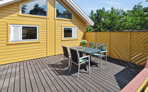 Anly - 250M from the Sea: Tetto, Casa, Porta, Villetta, Shade, Raccordo, Cortile, Estate, Backyard