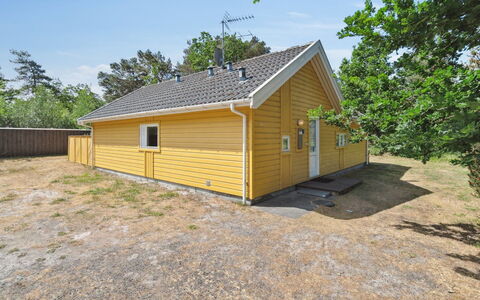 Anly - 250M from the Sea: Tetto, Casa, Porta, Villetta, Shade, Raccordo, Cortile, Estate, Backyard