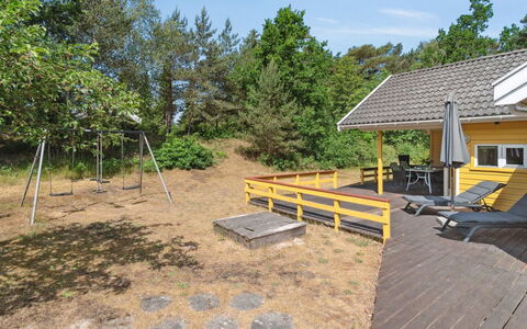 Anly - 250M from the Sea: Tetto, Casa, Porta, Villetta, Shade, Raccordo, Cortile, Estate, Backyard