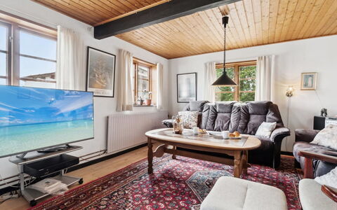 Helmer - 3Km from the Sea: Legna, Tetto, Architettura, Casa, Casa, Villetta, Raccordo, Latifoglie, Pendenza, Estate