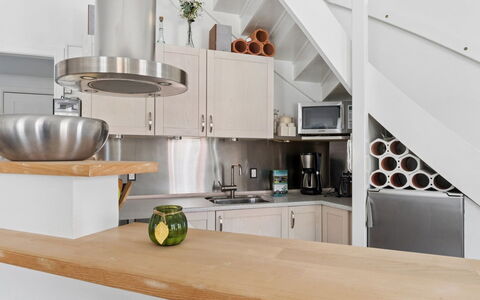 Dagne - 400M from the Sea: Interior Design, Pavimentazione, Legna, Cucina, Mobilia, Pavimento, Soffitto, Illuminazione, Elettrodomestico Da Cucina, Controsoffitto