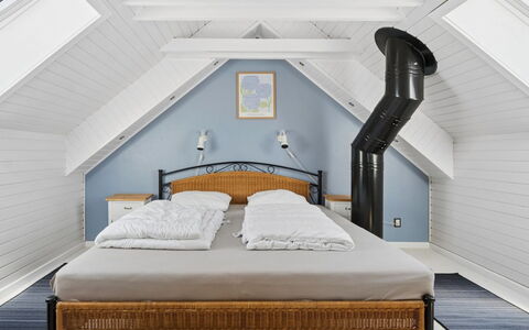 Dagne - 400M from the Sea: Camera Da Letto, Legna, Letto, Interior Design, Soffitto, Mobilia, Pavimento, Pavimentazione, Bedding, Illuminazione