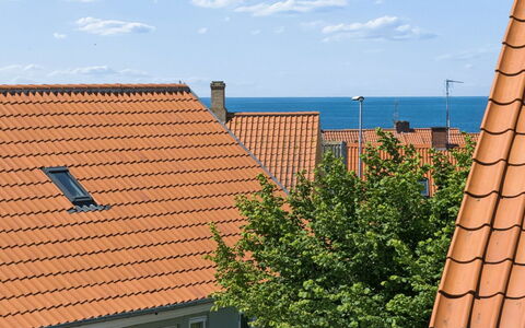 Dagne - 400M from the Sea: Blu, Tetto, Casa, Pendenza, Raccordo, Camino, Illuminazione Diurna