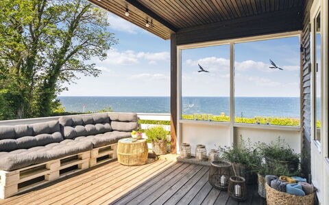Yasha - 200M from the Sea: Legna, Tetto, Architettura, Casa, Casa, Villetta, Raccordo, Latifoglie, Pendenza, Estate