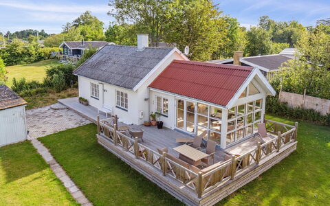 Meinolf - 200M from the Sea: Zona Residenziale, Tetto, Sobborgo, Driveway, Estate, Camino