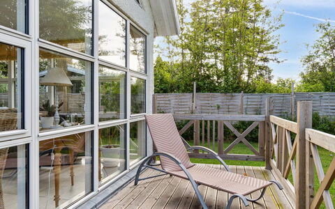 Meinolf - 200M from the Sea: Zona Residenziale, Tetto, Sobborgo, Driveway, Estate, Camino