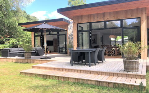 Sune - 175M from the Sea: Mobilia, Interior Design, Pavimentazione, Legna, Pavimento, Soffitto, Pavimento In Legno, Sedia, Tavolo, Illuminazione