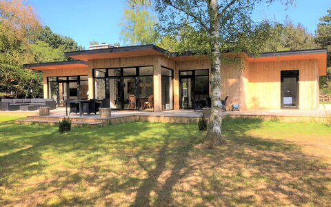 Sune - 175M from the Sea: Mobilia, Interior Design, Pavimentazione, Legna, Pavimento, Soffitto, Pavimento In Legno, Sedia, Tavolo, Illuminazione