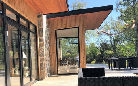 Sune - 175M from the Sea: Mobilia, Interior Design, Pavimentazione, Legna, Pavimento, Soffitto, Pavimento In Legno, Sedia, Tavolo, Illuminazione