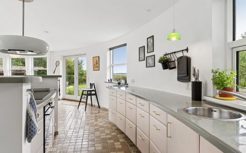Vemund - 100M to the Fjord: Interior Design, Pavimentazione, Mobilia, Soffitto, Pavimento, Illuminazione, Cucina, Casa, Controsoffitto, Lampada