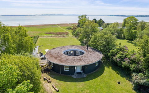 Vemund - 100M to the Fjord: Tetto, Casa, Lotto, Casa, Villetta, Estate, Edifici Giardino, Shade, Log Cabin, Landscaping
