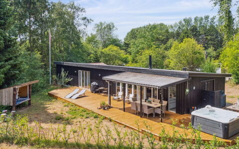 Thorlak - 860M from the Sea: Tetto, Casa, Lotto, Casa, Villetta, Estate, Edifici Giardino, Shade, Log Cabin, Landscaping