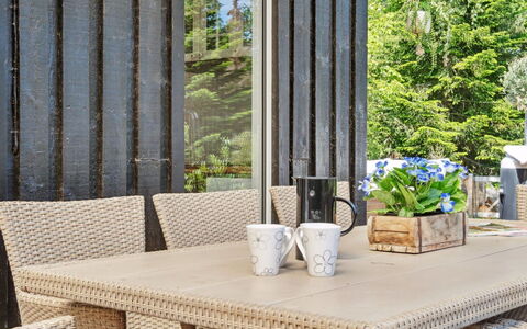 Thorlak - 860M from the Sea: Tetto, Casa, Lotto, Casa, Villetta, Estate, Edifici Giardino, Shade, Log Cabin, Landscaping