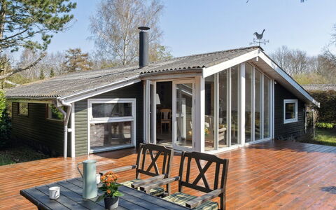 Gisella - 200M from the Sea: Tetto, Casa, Lotto, Casa, Villetta, Estate, Edifici Giardino, Shade, Log Cabin, Landscaping