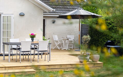Quanna - 50M from the Sea: Mobilia, Mobili Da Esterno, Sedia, Tavolo, Tavolo Esterno, Giardino, Deck, Vaso Di Fiori, Cucina & Sala Da Pranzo Tavolo