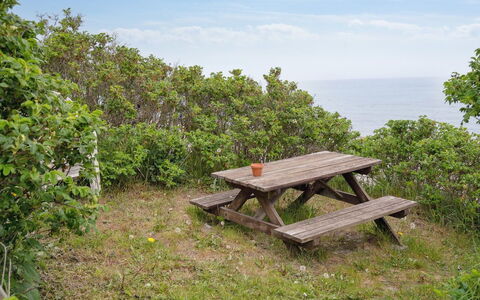 Quanna - 50M from the Sea: Panchina, Tavolo Da Picnic, Mobili Da Esterno, Mobilia, Tavolo Esterno, Tavolo, Comunita 'Impianto, Banco, Oceano