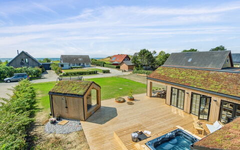 Ottmar - 150M from the Sea: Tetto, Casa, Casa, Villetta, Raccordo, Estate, Driveway, Edifici Giardino, Cortile, Capannone