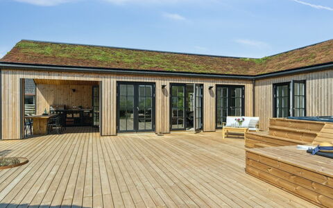 Ottmar - 150M from the Sea: Tetto, Casa, Casa, Villetta, Raccordo, Estate, Driveway, Edifici Giardino, Cortile, Capannone